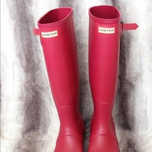 Rose hunter boots y’all